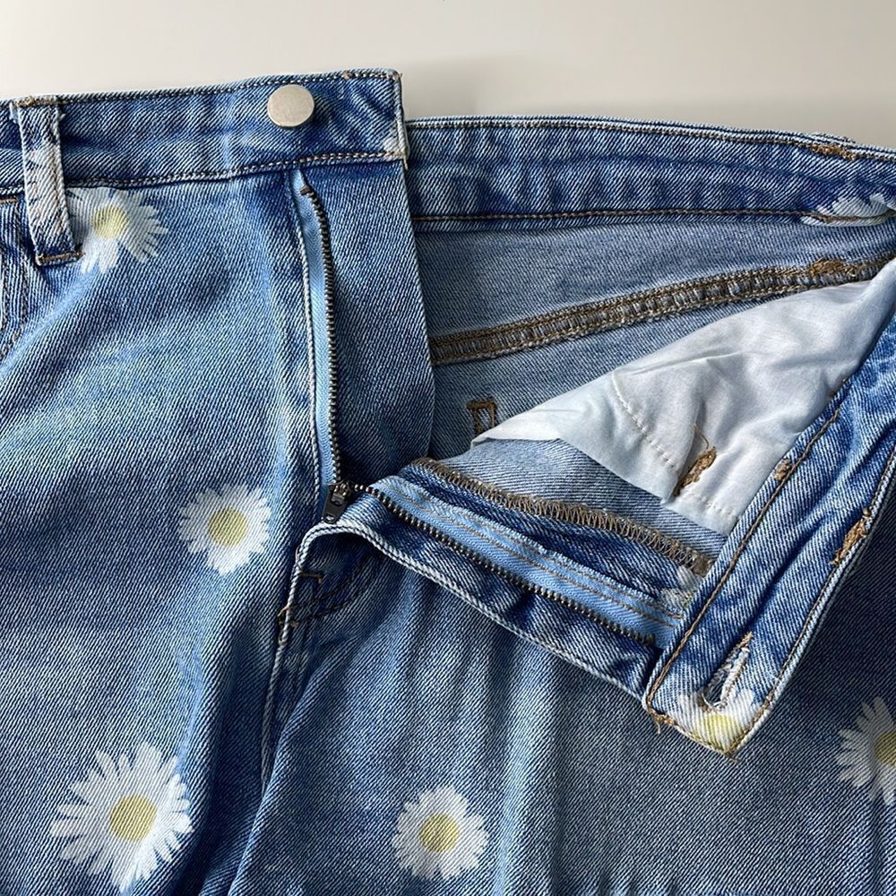 Material Girl cutoff Daisy Jean Shorts. Size 11. Button fly. Cute cute cute. - Picture 4 of 5